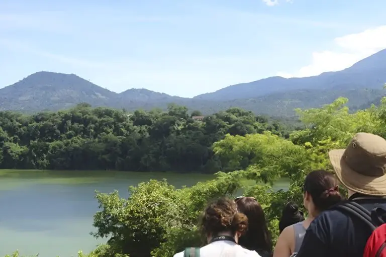 Wandeling bij Lake Duluti